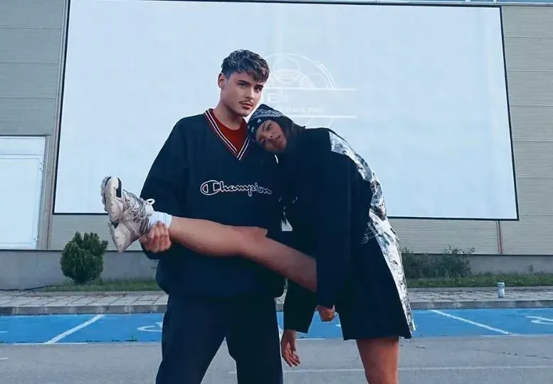 Дара залюби млад влогър