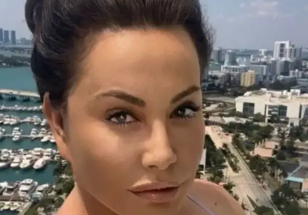 Дарина Павлова се подмлади до неузнаваемост (Мадам Мулти няма нито една бръчица по лицето си)