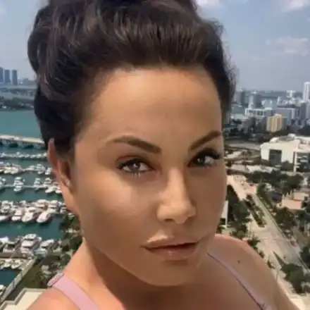 Дарина Павлова се подмлади до неузнаваемост (Мадам Мулти няма нито една бръчица по лицето си)