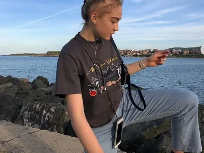 Дъщерята на Слави Бинев на ранно море