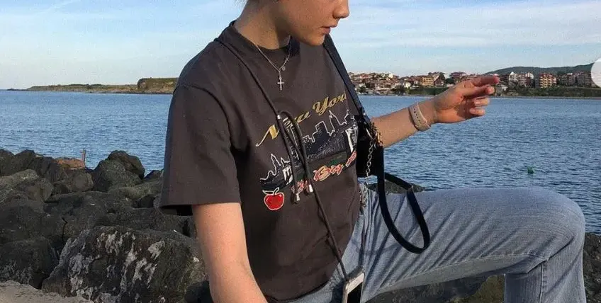 Дъщерята на Слави Бинев на ранно море