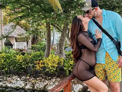 Ето я бременната Биляна Лазарова (Певицата и модел показа наедряло коремче)