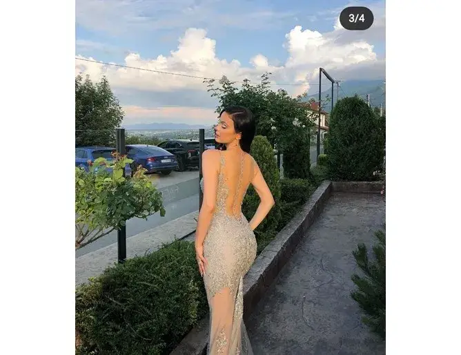 Ева Пармакова „прозрачна“ абитуриентка (Снимки)