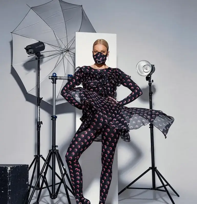 Фенове: Емилия се прави на интересна