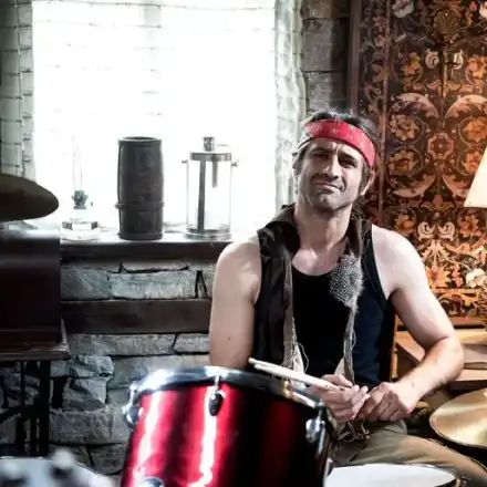 Фицата пета година реконструира семейната си къща