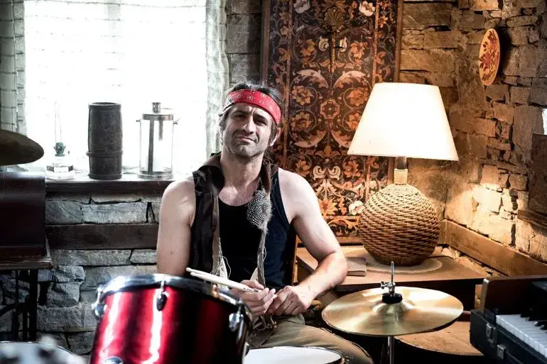 Фицата пета година реконструира семейната си къща