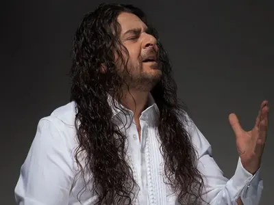 Фолк легендата Джони: Бог ме изцери след тежка катастрофа