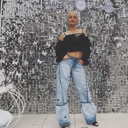 Яна тръгна с дънките на Шамара