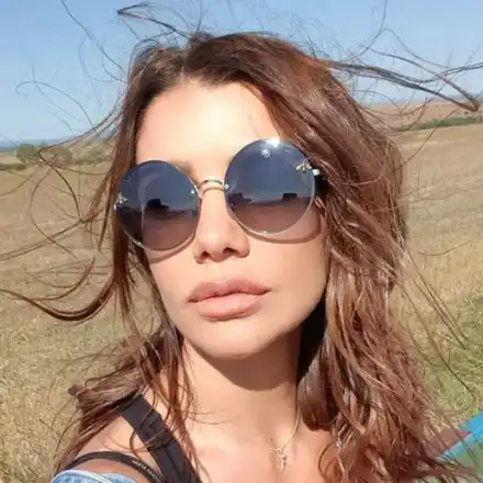 Кали смени имиджа (Певицата вече се подвизава с червена коса)