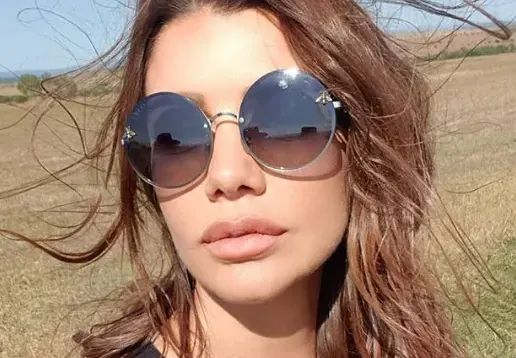 Кали смени имиджа (Певицата вече се подвизава с червена коса)