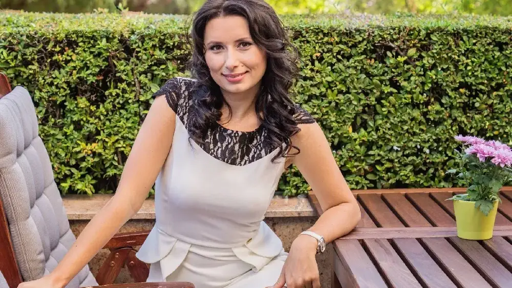 Кобилкина се похвали: Малко работа—много пари