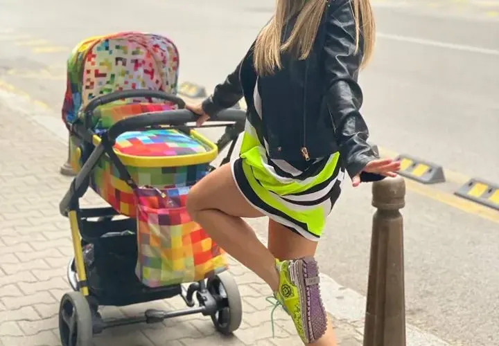 Лора Караджова бута количка за 2 бона