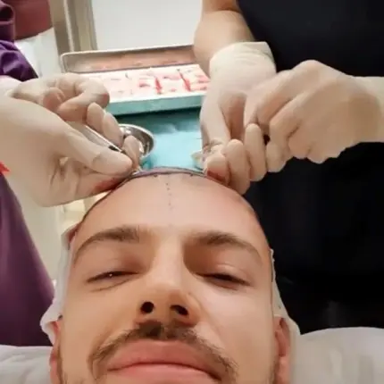 Лудия репортер пак сади коса след неуспешен опит