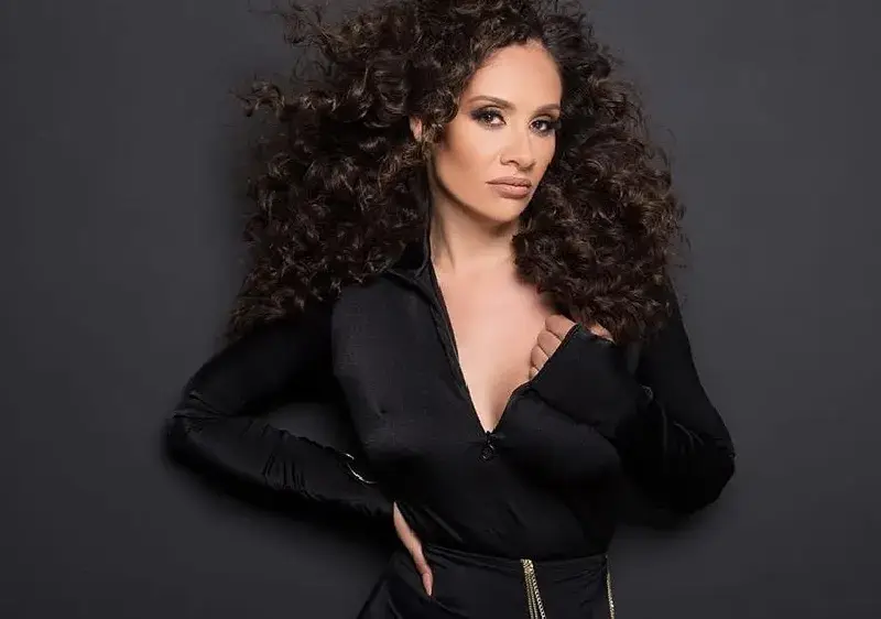 Мариана Попова стана учителка