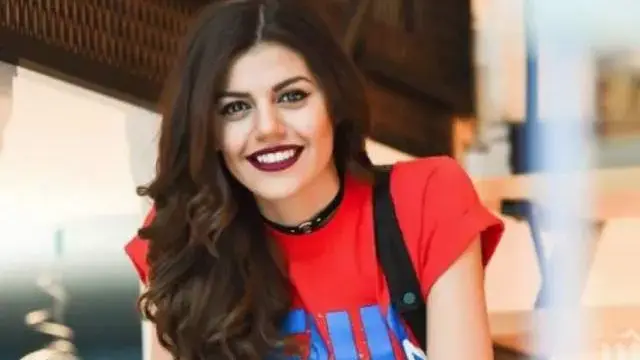 Михаела Филева се фука, че вече е магистър