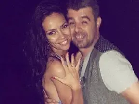 Мис България чака бебе от основателя на Каффе