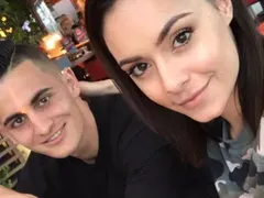 Миска, футболно гадже, си взе за домашни любимци... охлюви!