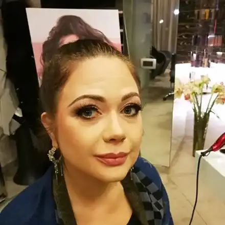 На морето: Арогантен тип удря Весела Нейнски, гони я с брадва