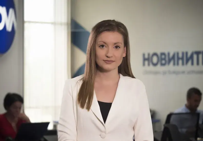 Новата екранна партньорка на Виктор Николаев няма образование
