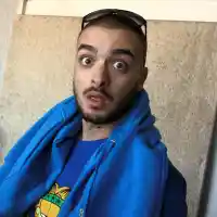 Ново 20: Криско печели от маратонки и общува с Господ