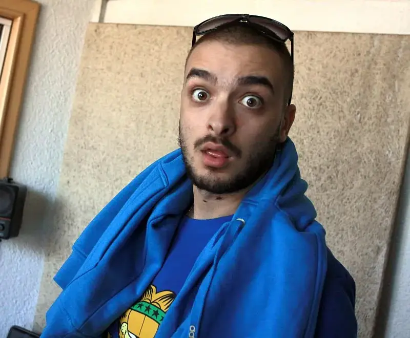 Ново 20: Криско печели от маратонки и общува с Господ