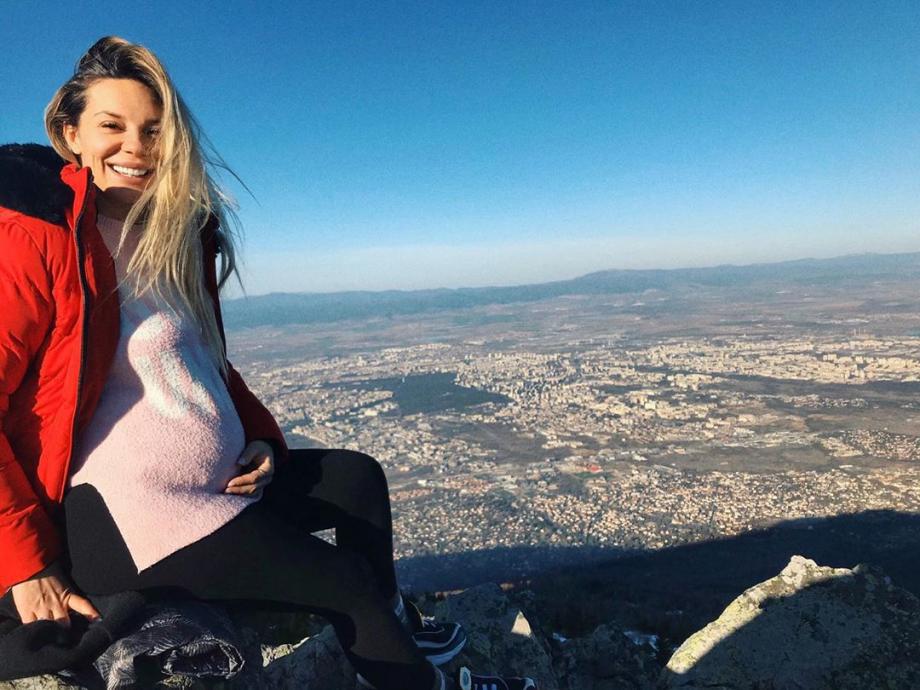 Още една певица в отбора на бременните: Вяра Атова очаква първото си дете