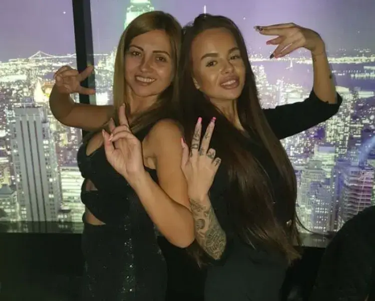 Палавата майка на Сузанита я направила наркоманка, карала я да пуши трева на 14!