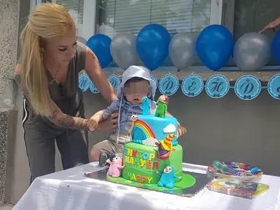 Първото бебе на женско семейство у нас стана на годинка (Снимки)