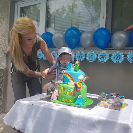 Първото бебе на женско семейство у нас стана на годинка (Снимки)