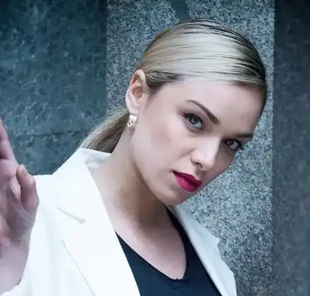 Рая Пеева на обяд с двойник на Явор Бахаров (Младата актриса изловена с чужд мъж)