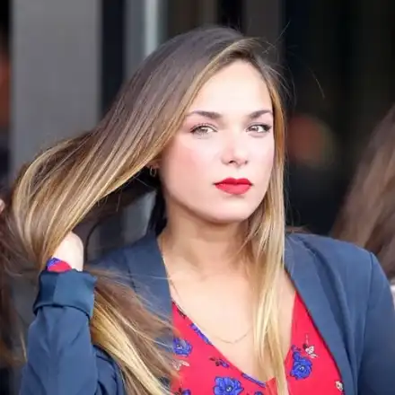 Рая Пеева продава дрехи втора ръка