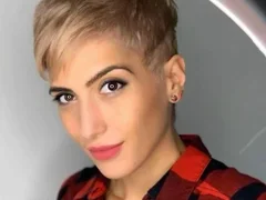Ромина Андонова се нанася в новия си дом