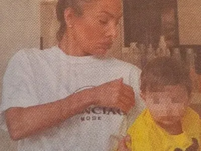 Русата Златка води сина си на фризьор