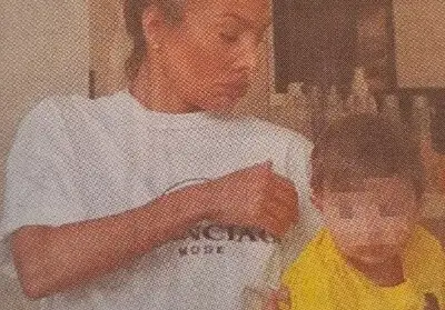 Русата Златка води сина си на фризьор