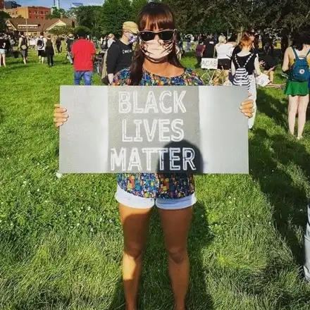 Рут Колева избяга короната в Мексико и цъфна на протести в Ню Йорк