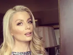 Съседи дебнат Венета Райкова: Има нов мъж!
