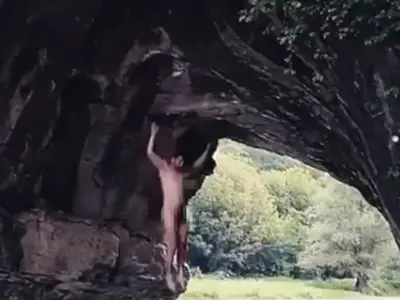 Сашо Кадиев лъсна както Катето Евро го е родила и се хвърли от 8-метрова скала (Снимки)
