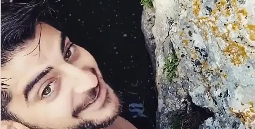 Сашо Кадиев скача без дрехи във водите на Вит