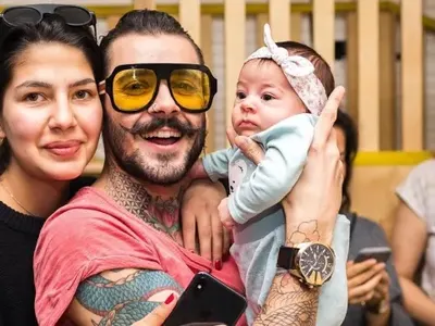 След аферата с танцьорка: Венци Венц се събра с майката на детето си