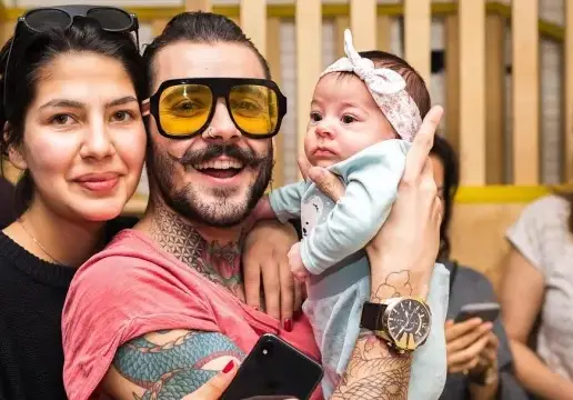 След аферата с танцьорка: Венци Венц се събра с майката на детето си