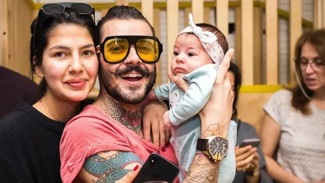 След аферата с танцьорка: Венци Венц се събра с майката на детето си