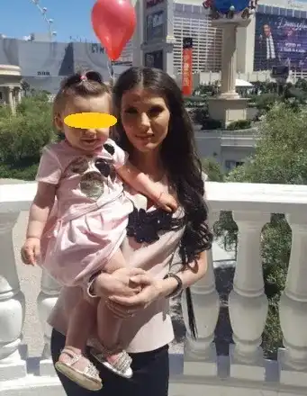 Теодора пее и гледа дете в Америка, позабравената чалгарка чукна 38