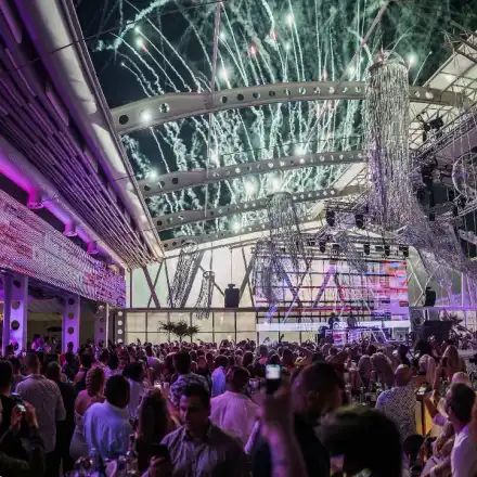 Топ DJ от Миконос открива най-голямата клубна сцена у нас (Снимки)