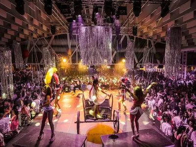 Топ DJ от Миконос открива най-голямата клубна сцена у нас (Снимки)