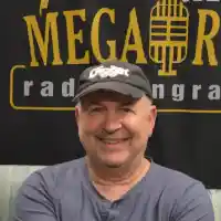 Валди Тотев се изнесе на село заради жена (Певецът ненавижда София, била пълна с простаци)