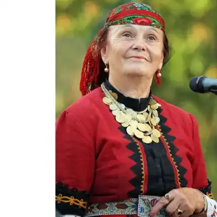 Валя Балканска падна на улицата, контузи крака си