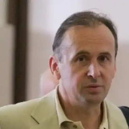 Вальо Топлото закъса за пари (Бившият шеф на Топлофикация пазарува дрехи втора ръка)