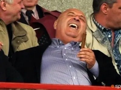 Венци Стефанов не търпи грозотии около себе си, още се обръща след хубави жени