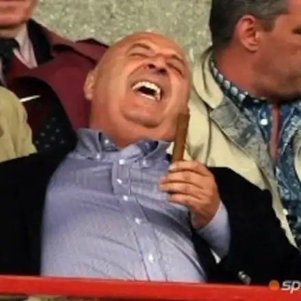 Венци Стефанов не търпи грозотии около себе си, още се обръща след хубави жени