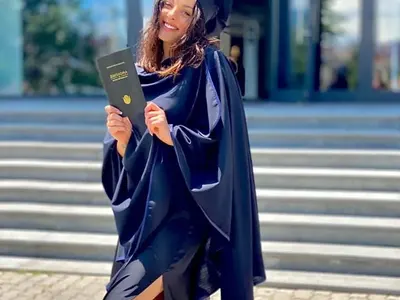 Влюбената Симона вече е висшистка! Певицата създава музикална школа за млади таланти (Снимки)